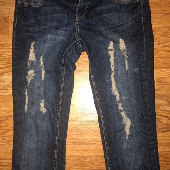 🌸3/$25- Ripped jeans - Picture 2 of 4